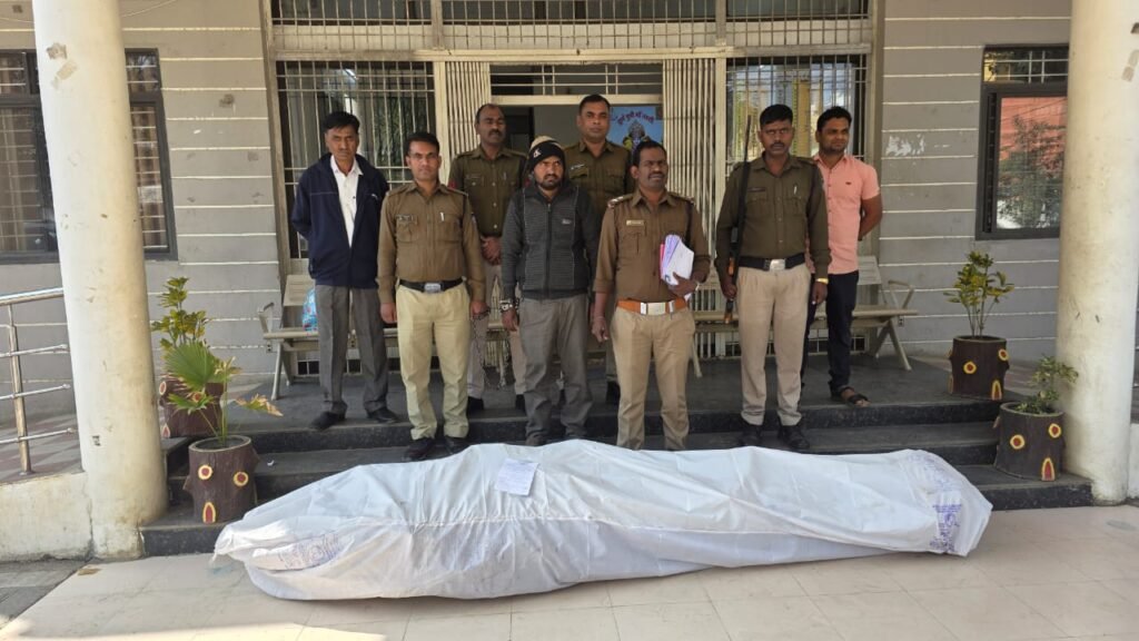 मालेगांव में हो रही थी गांजे की खेती, गांजे के 30 पेड़ जप्त, केस दर्ज 