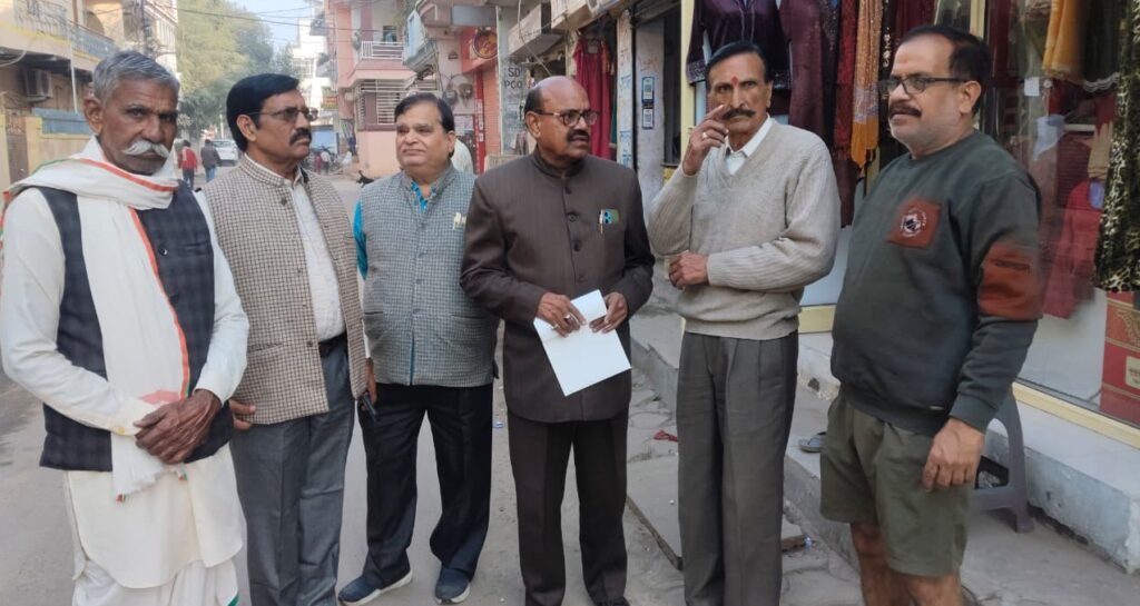 एसआईआर : अशोक शर्मा ने किया पोलिंग बूथ का निरीक्षण