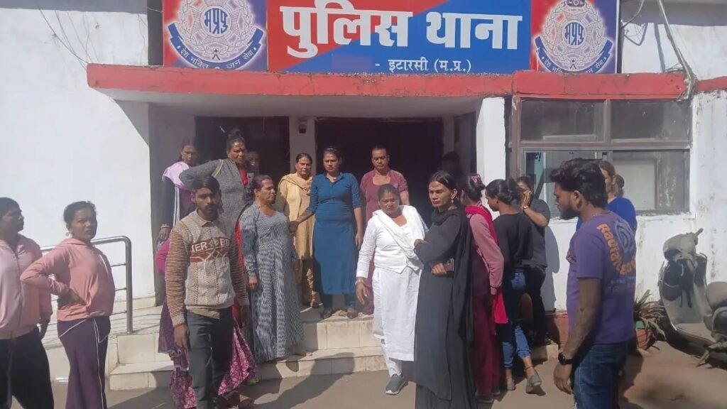 किन्नरों के दो गुटों में बधाई वसूली को लेकर हिंसक झड़प