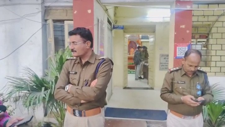 मासूम से बैड टच कर दुष्कर्म की कोशिश का आरोप   