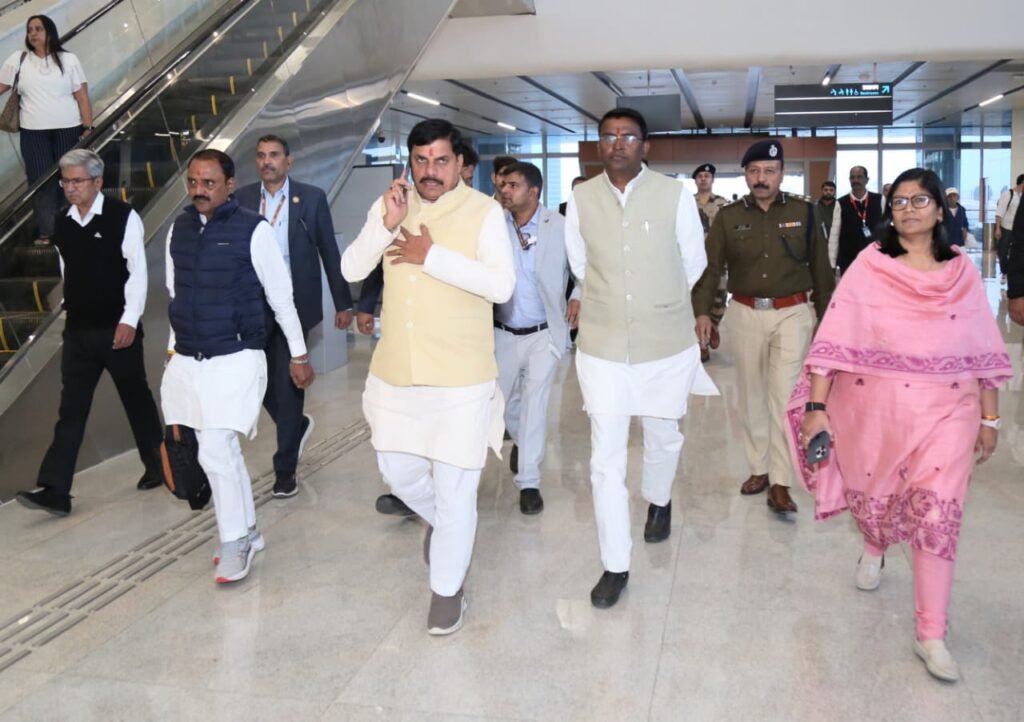 मुख्यमंत्री डॉ. यादव को ग्वालियर विमानतल पर दी गई भावभीनी विदाई