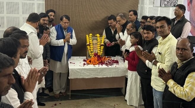डॉ. भीमराव अंबेडकर की पुण्यतिथि पर कांग्रेस ने दी श्रद्धांजलि