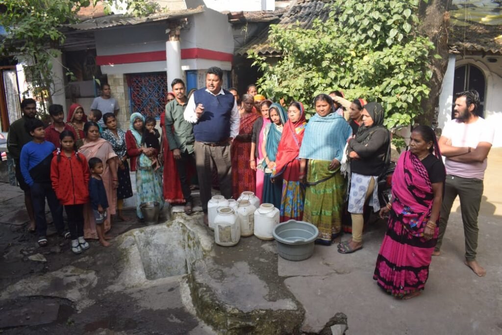 वार्डवासियों ने पार्षद के खिलाफ खोला मोर्चा 