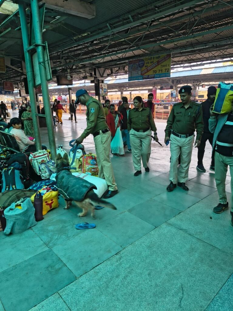 मुख्य स्टेशन परिसर की हुई सघन चेकिंग 