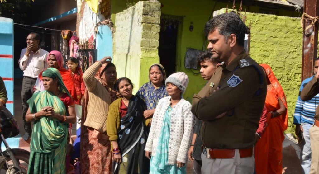 युवक की संदिग्ध मौत के बाद भडक़ा आक्रोश, चौराहे पर शव रखकर चक्काजाम