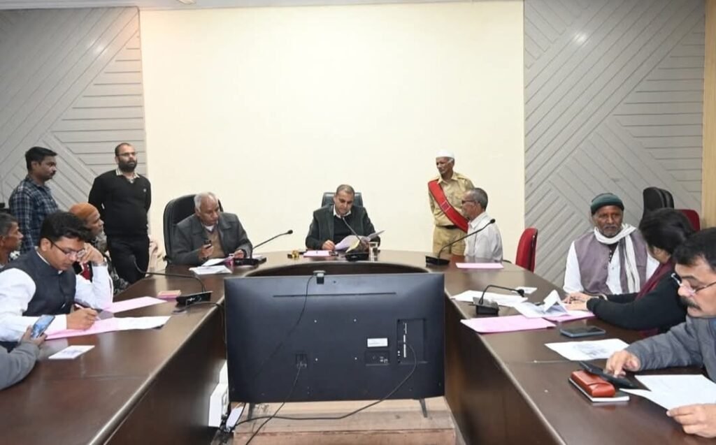 कलेक्टर ने सुनीं आमजन की समस्याएं 