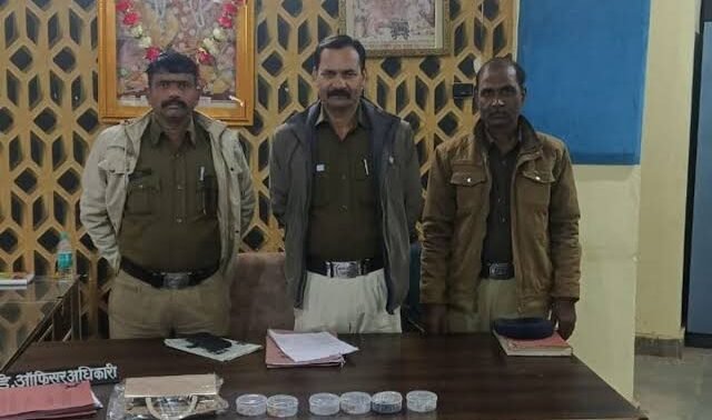 मैरिज गार्डन में चोरी का खुलासा:सोने–चांदी के गहने व डेढ़ लाख नकद बरामद