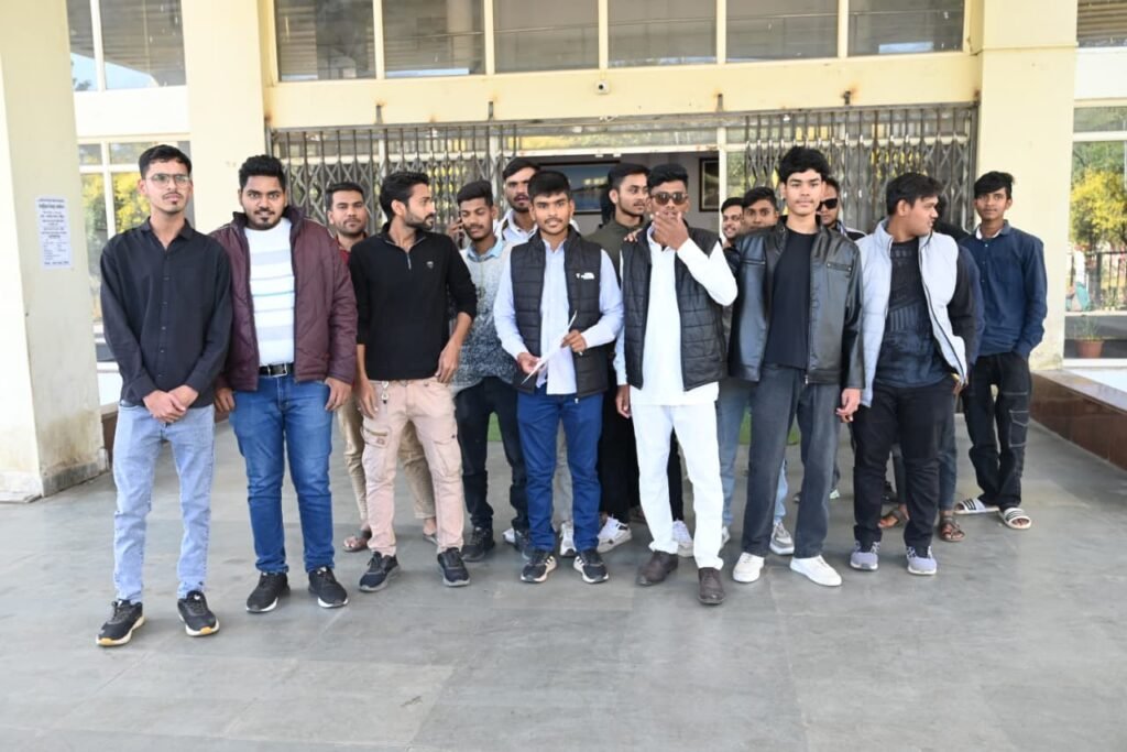 स्कूल की अव्यवस्था: बाल कांग्रेस ने शासकीय स्कूलों की बदहाल स्थिति को लेकर सौंपा ज्ञापन