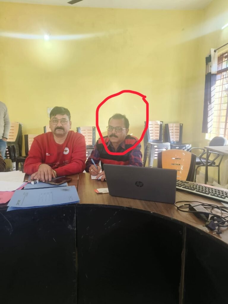 तहसीलदार का रीडर 3 हजार रिश्वत लेते लोकायुक्त के शिकंजे मे