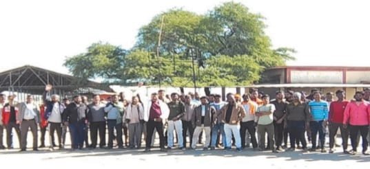 आरोन कृषि उपज मंडी में वेतन वृद्धि की मांग पर अड़े हम्माल