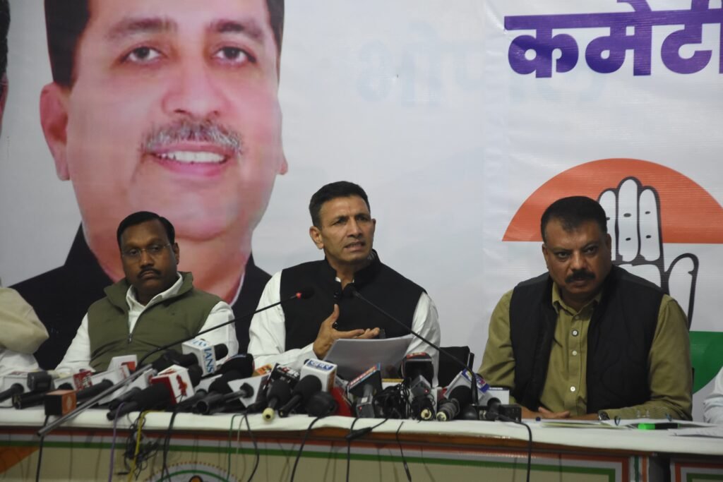 दो साल में मध्यप्रदेश कर्ज़, बेरोजगारी और अव्यवस्था से जूझता रहा: कांग्रेस