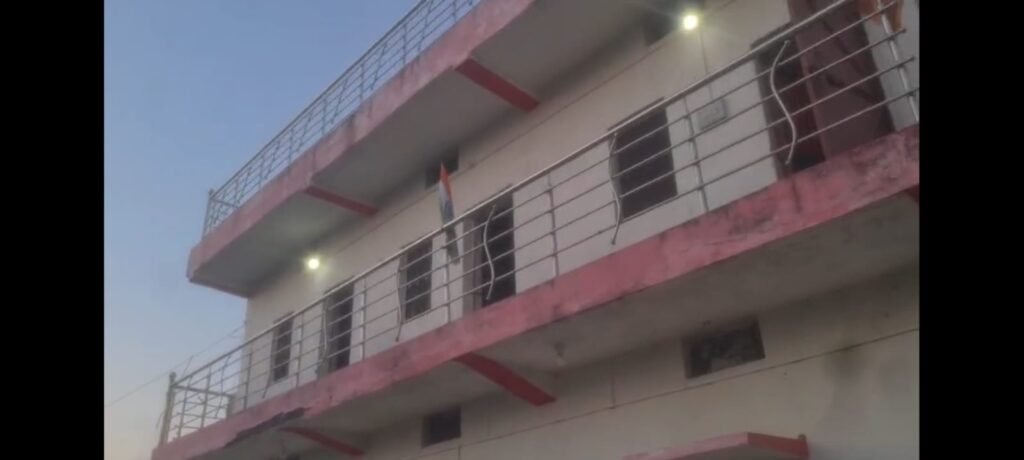 उमरिया में पुलिस की दबिश, घर की सर्चिंग