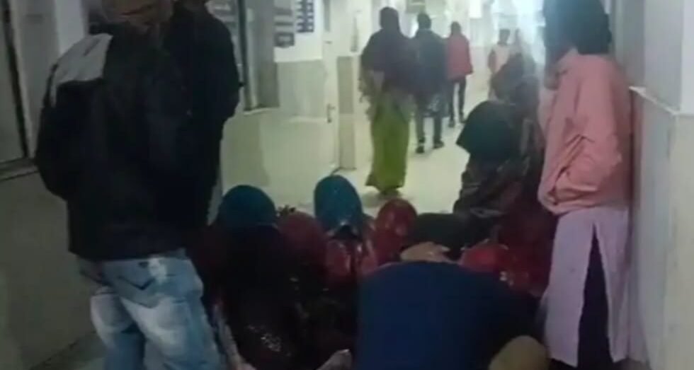 तेज रफ्तार बाइक पेड़ से टकराई, अधेड़ की मौत