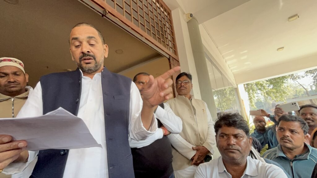 रीवा नगर निगम के सफाई कर्मचारियों ने शुरू की कामबंद हड़ताल