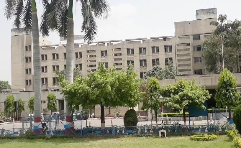 नेहरू शताब्दी अस्पताल में बेकाबू दबंगई, डॉक्टर से मारपीट के बाद बेटी को भी बनाया निशाना