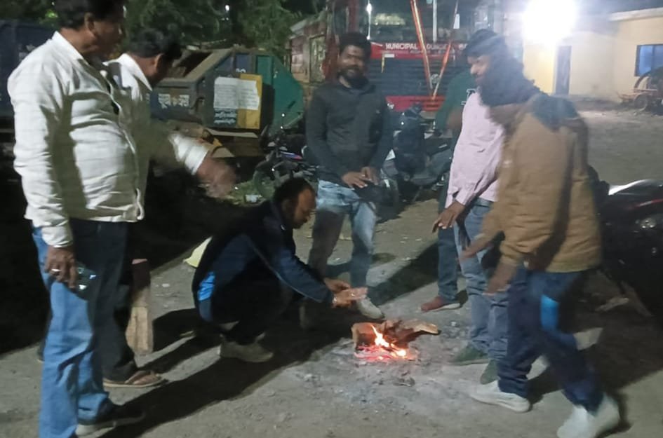 जमा देने वाले ठंड से सिहरा शहर, पारा 4.8 डिग्री