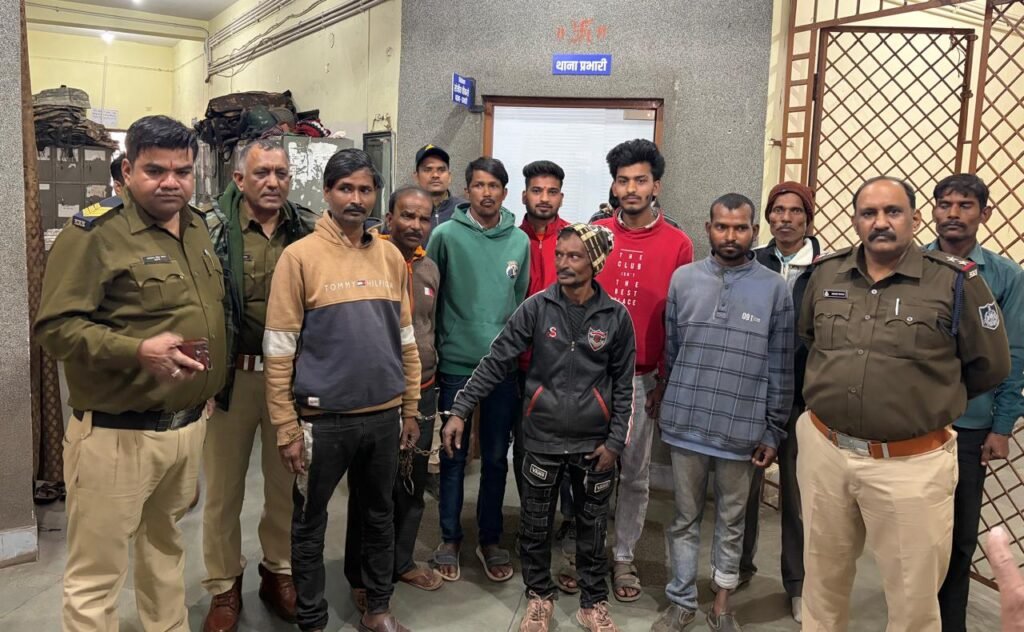 ईरानी डेरा में पुलिस का बड़ा एक्शन, 22 पुरुष व 10 महिलाएं गिरफ्तार