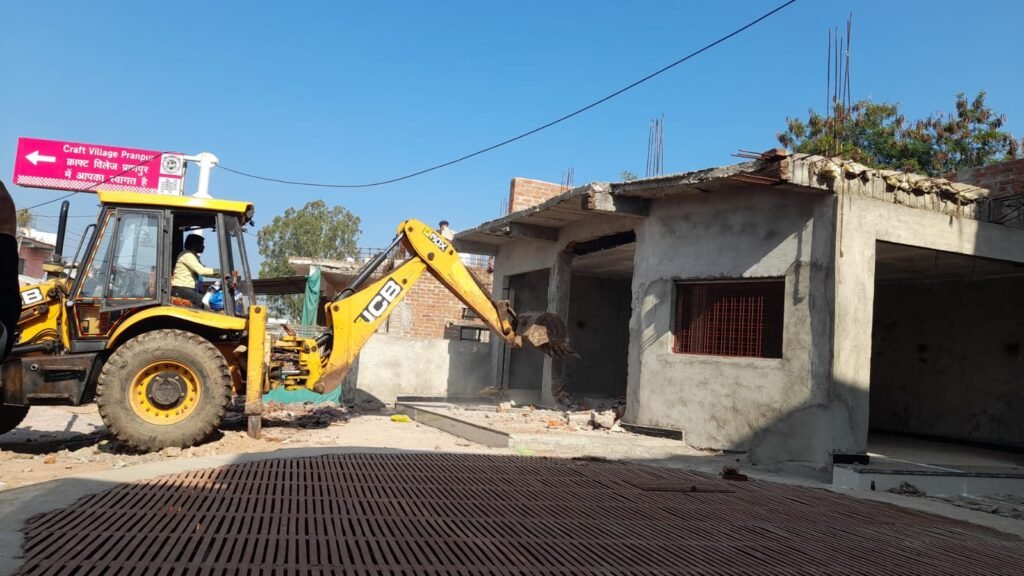 चंदेरी में चला प्रशासन का पंजा, शासकीय भूमि से हटाया गया अवैध अतिक्रमण