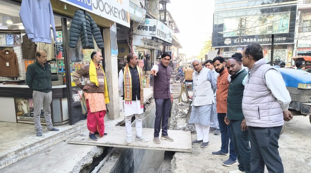 डेढ़ करोड़ के नाला निर्माण का निरीक्षण, बाजार क्षेत्र को मिलेगी जलभराव से राहत