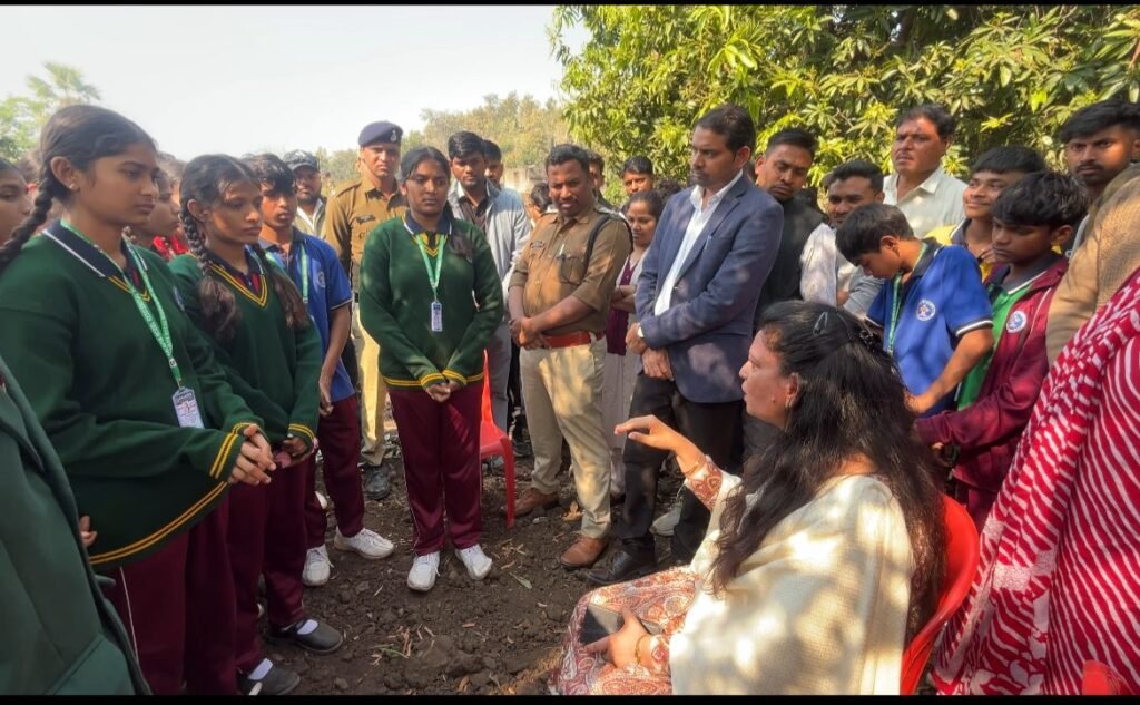 एकलव्य विद्यालय उमराली में शिकायतों पर कलेक्टर का औचक दौरा, प्राचार्य सहित चार शिक्षक किए गए अटैच