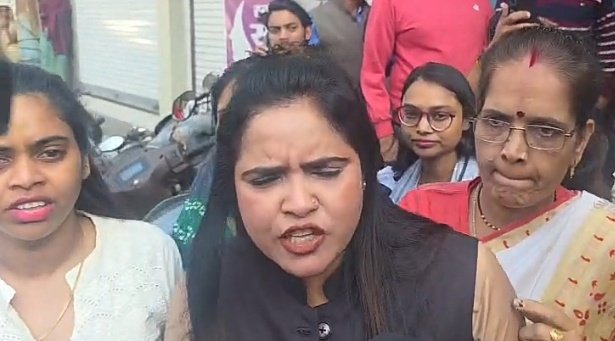 भागीरथपुरा दूषित पानी कांड: महिला कांग्रेस का संजीवनी क्लीनिक पर प्रदर्शन, मुआवजा बढ़ाने की मांग