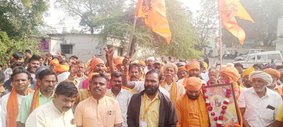 गौ-हत्याओं के विरोध में झाबुआ में विहिप–बजरंग दल का आक्रोश, कलेक्टोरेट तक रैली निकालकर मुख्यमंत्री के नाम सौंपा ज्ञापन
