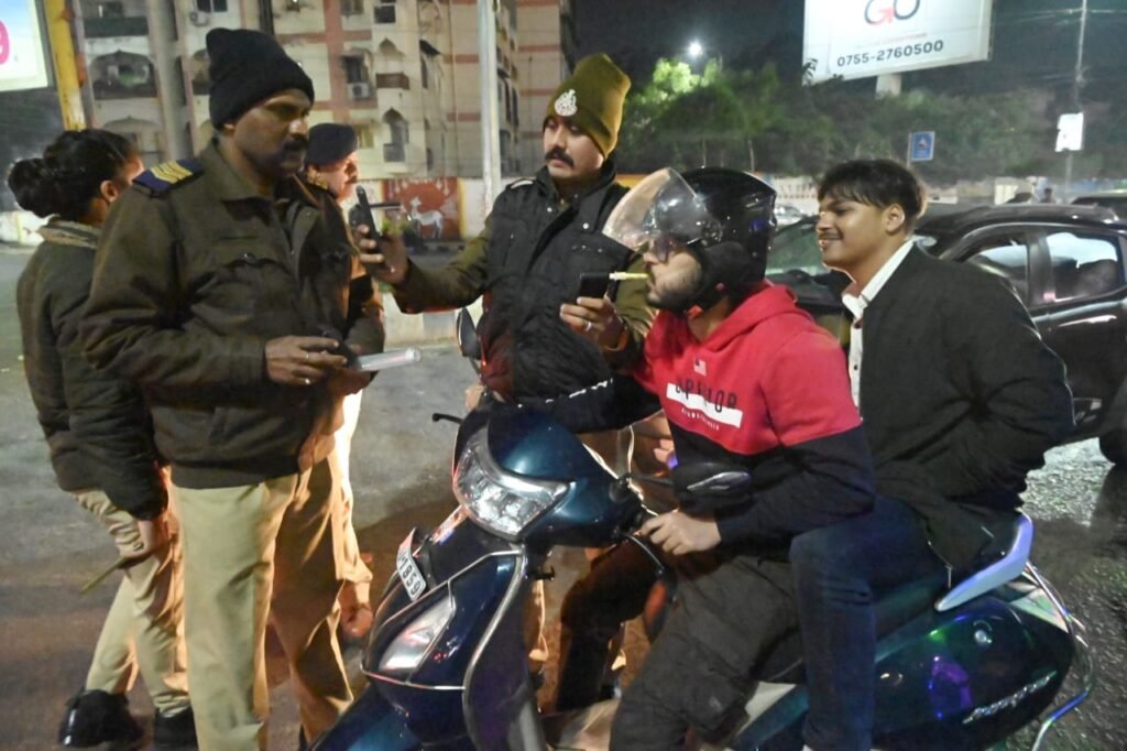 नववर्ष को लेकर पुलिस हाई अलर्ट, ड्रिंक एंड ड्राइव व साइबर ठगी पर सख्ती