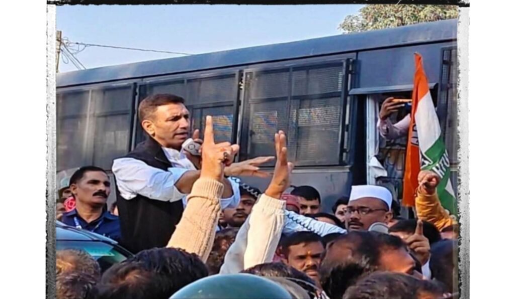 गजरा–बहरा में आदिवासियों से मिलने जा रहे कांग्रेस जांच दल को रोका गया, बाद में पाँच नेताओं को मिली अनुमति