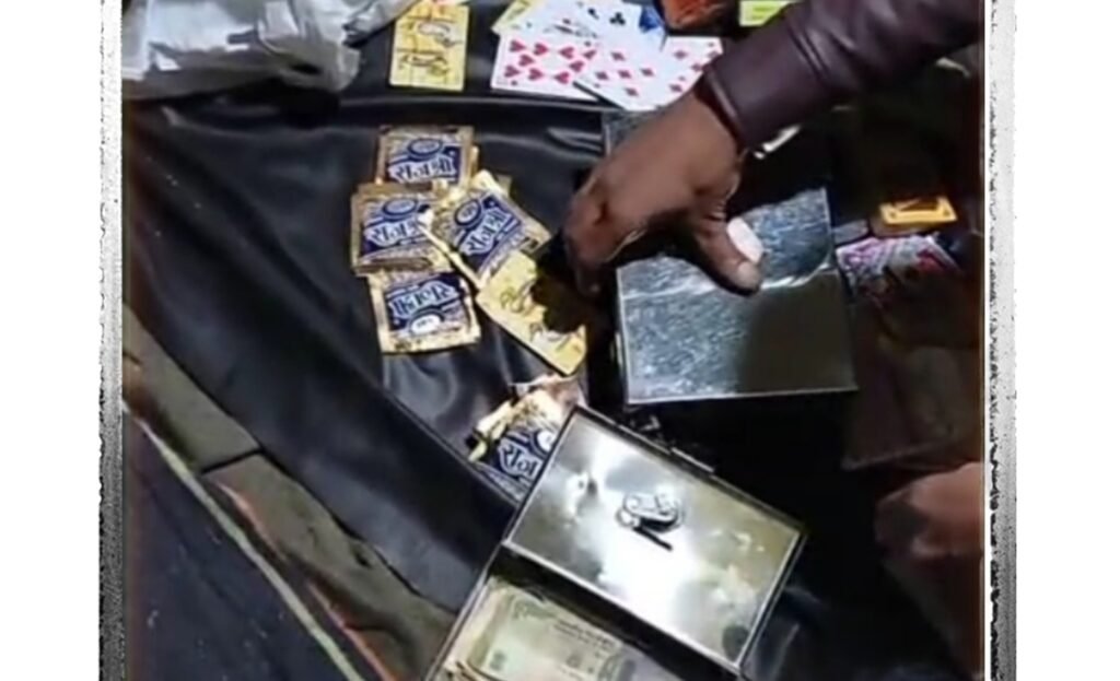 पहाड़ी में सजे जुआ फड़ पर एसपी की स्पेशल टीम ने मारा छापा