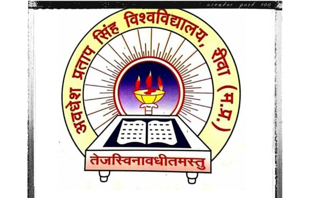 परीक्षा परिणाम में गड़बड़ी को लेकर विरोध करने विश्वविद्यालय पहुंचे छात्र, कुलसचिव को सौपा ज्ञापन