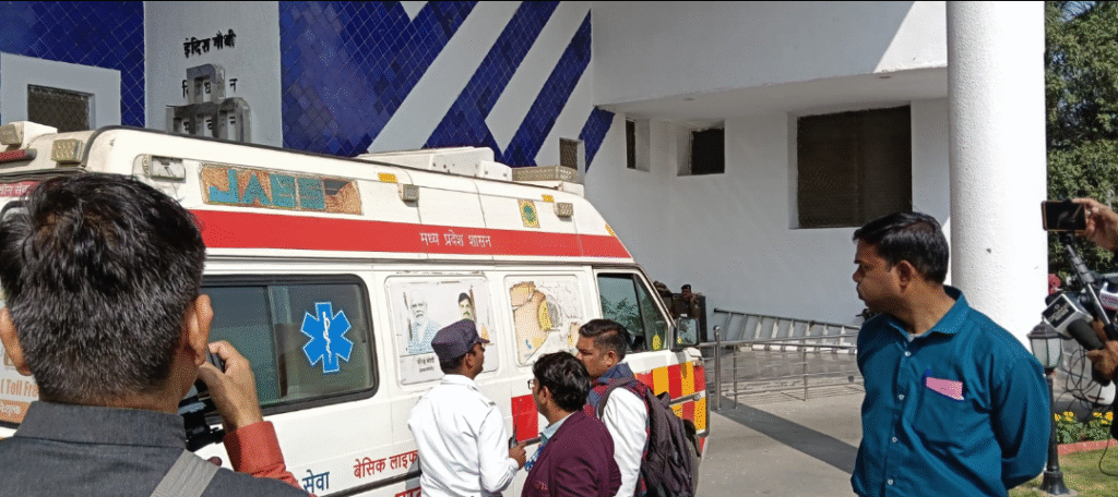 VIT हिंसा को लेकर विधानसभा में हंगामा, नगरपालिका संशोधन विधेयक पारित, कृषि मंत्री हुए बेहोश