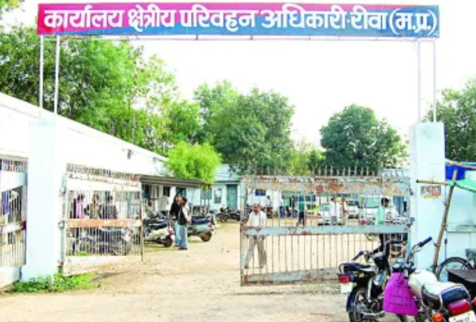 परिवहन विभाग ने बिना परमिट बस सहित 19 वाहनों का किया चालान