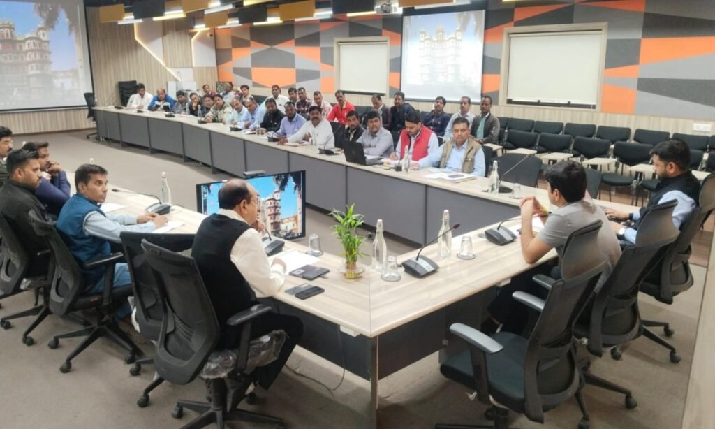 हर वार्ड में शासकीय भूमि को चिंहित कर बगीचे, नर्सरी का निर्माण करेंः निगमायुक्त