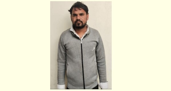 कार में अवैध शराब के साथ आरोपी गिरफ्तार