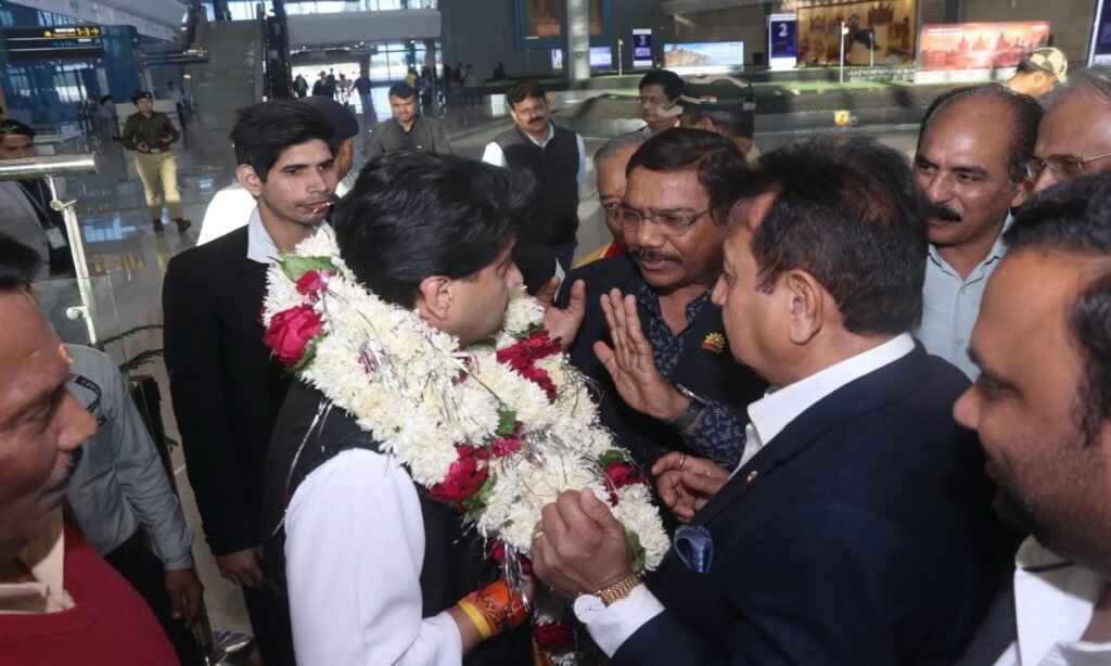 ग्वालियर मेले में 50 प्रतिशत आरटीओ छूट पाने सिंधिया से मिले व्यापारी