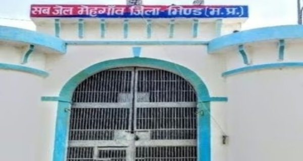 भिंड में मेहगांव जेल के बाहर फायरिंग