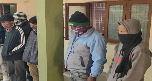 वन विभाग ने जंगल से 7 संदिग्ध शिकारियों को हथियार सहित दबोचा