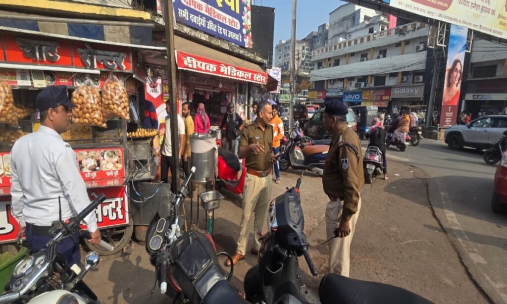 अव्यवस्थित खड़े वाहनों पर कार्रवाई करो: एस पी