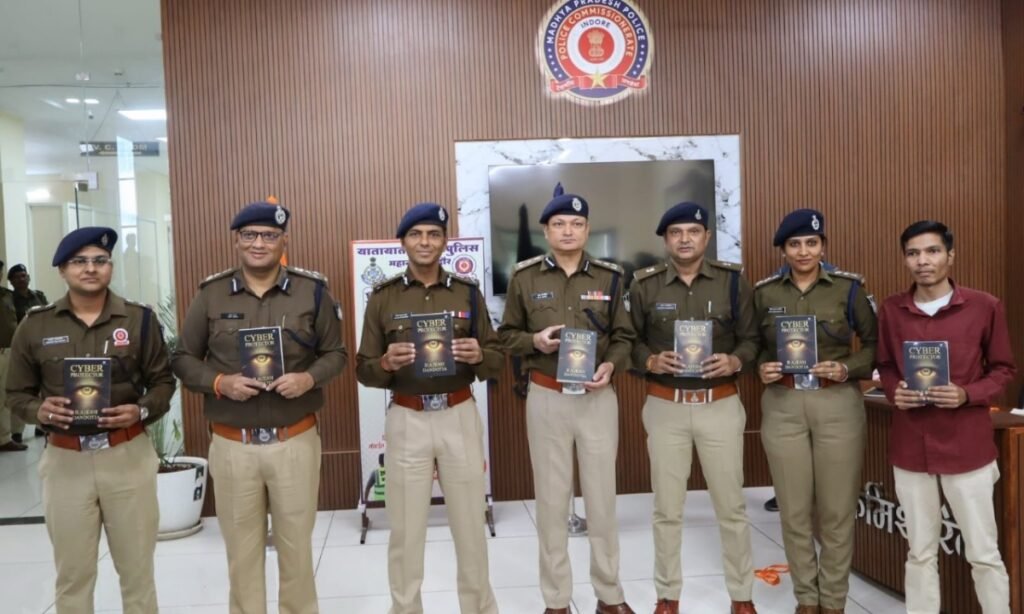 साइबर ठगी से बचाव के लिए साइबर प्रोटेक्टर पुस्तक का विमोचन
