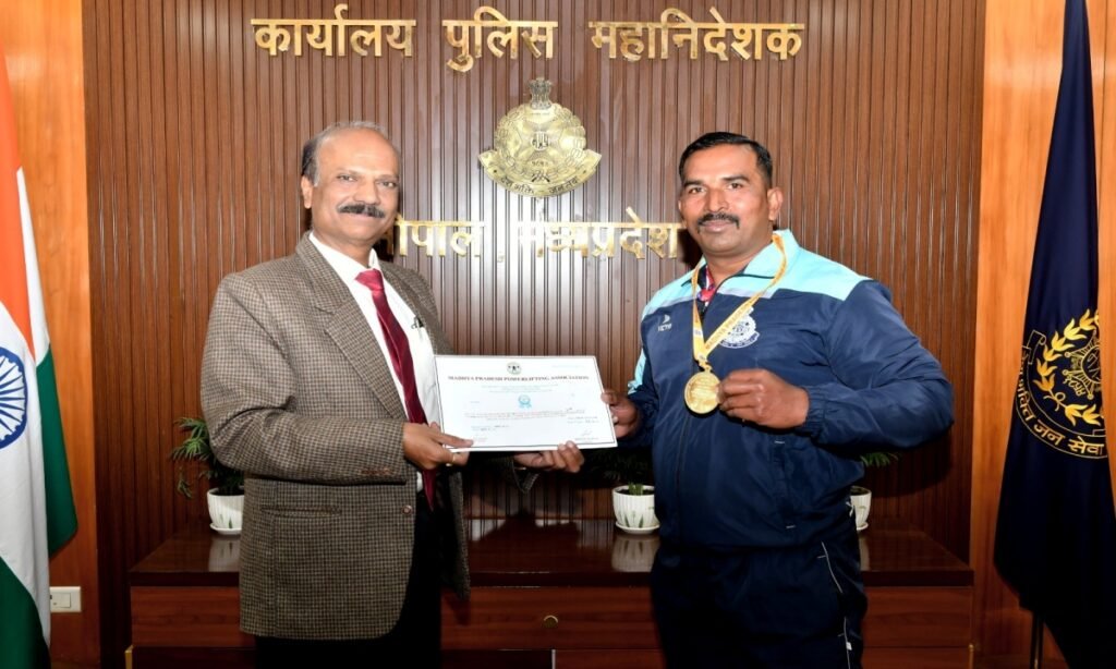 डीजीपी ने पावरलिफ्टिंग में स्वर्ण पदक विजेता को दी बधाई