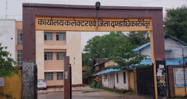 कलेक्टर की हिदायत जल जीवन मिशन में समय पर काम नहीं होने पर कराएंगे एफआईआर