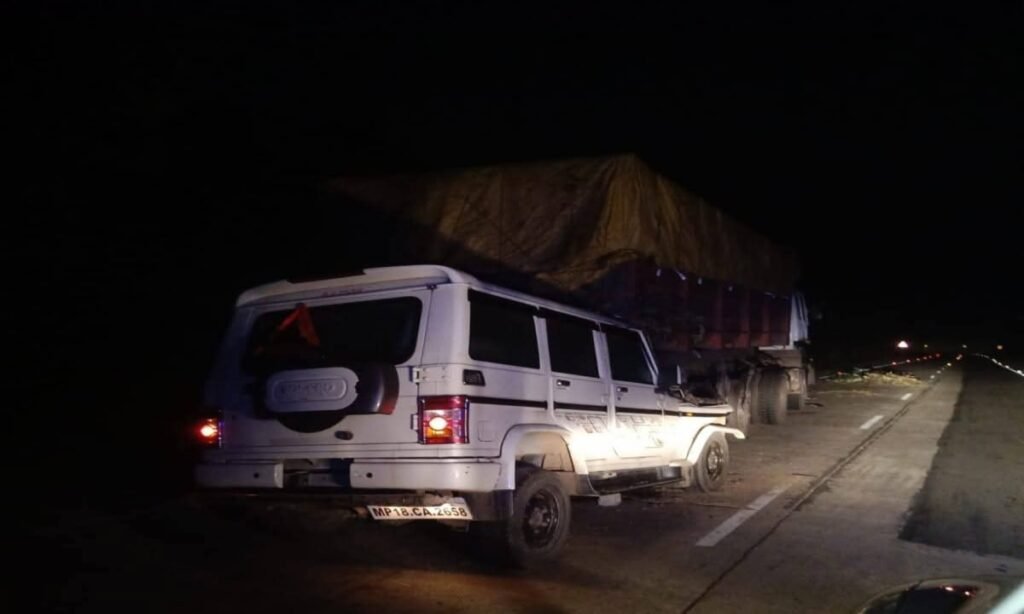 सड़क हादसे में डीएफओ शहडोल के रिश्तेदार सहित ड्राइवर की मौत