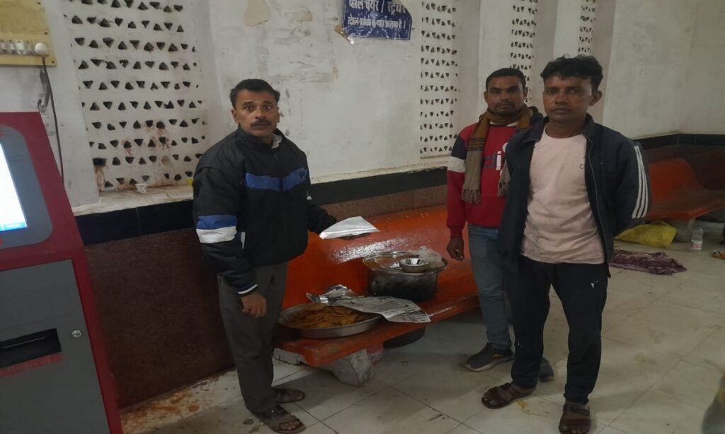 बनखेड़ी रेलवे स्टेशन पर चलाई ‘अन्न सेवा’, जरूरतमंदों के चेहरे खिले