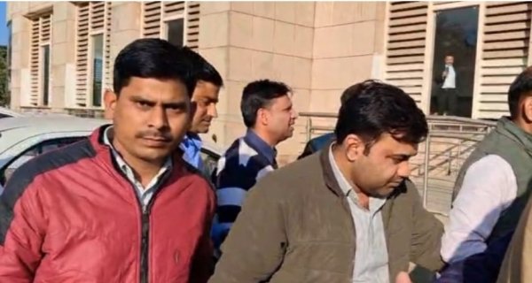 रिश्वतखोर सीजीएसटी अधिकारियों को सीबीआई ने 22 तक लिया रिमांड पर