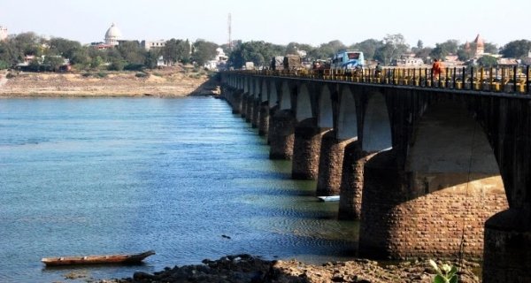 मोरटक्का नर्मदा पुल हादसे के बाद दहशत, अमेरिका वासी बहू नया पुल और हाईवे बनने तक नहीं आएगी ससुराल