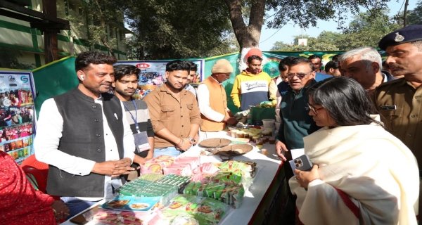 जैविक खेती को बढ़ावा देने के लिये जिला मुख्यालय पर जैविक सेतु कार्यक्रम का आयोजन