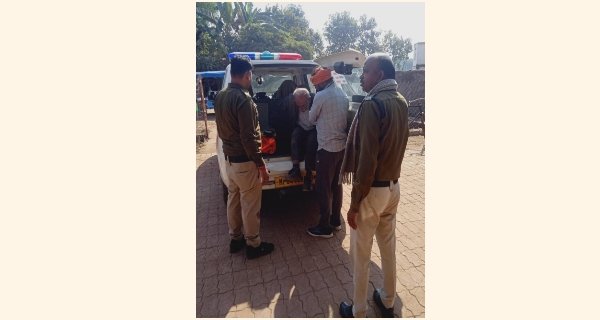 पुलिस बनी जीवन रक्षक,सड़क किनारे घायल पड़े राहगीर को समय पर अस्पताल पहुंचाया
