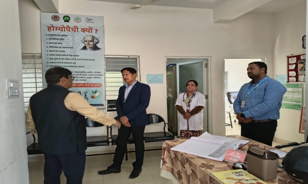स्वास्थ्य सेवाओं को लेकर अपर मिशन संचालक ने की जमीनी पड़ताल