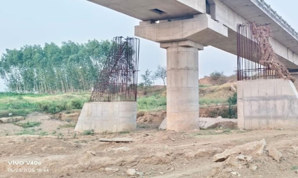 भिंड में पुल का अधूरा कार्य कर कंपनी भागी