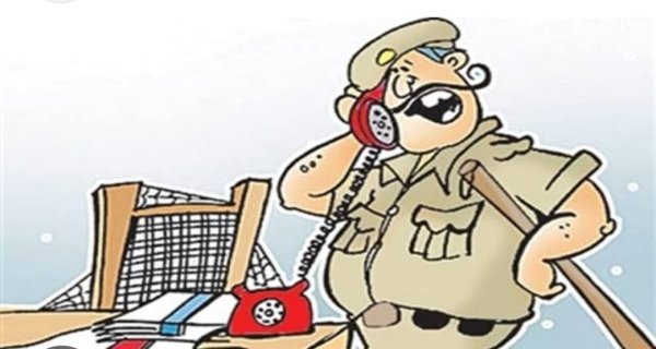 कोर्ट का नोटिस तामील कराने पहुंचे प्रधान आरक्षक से अभद्रता